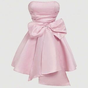 Elegant Pink Strapless Dress with Bow